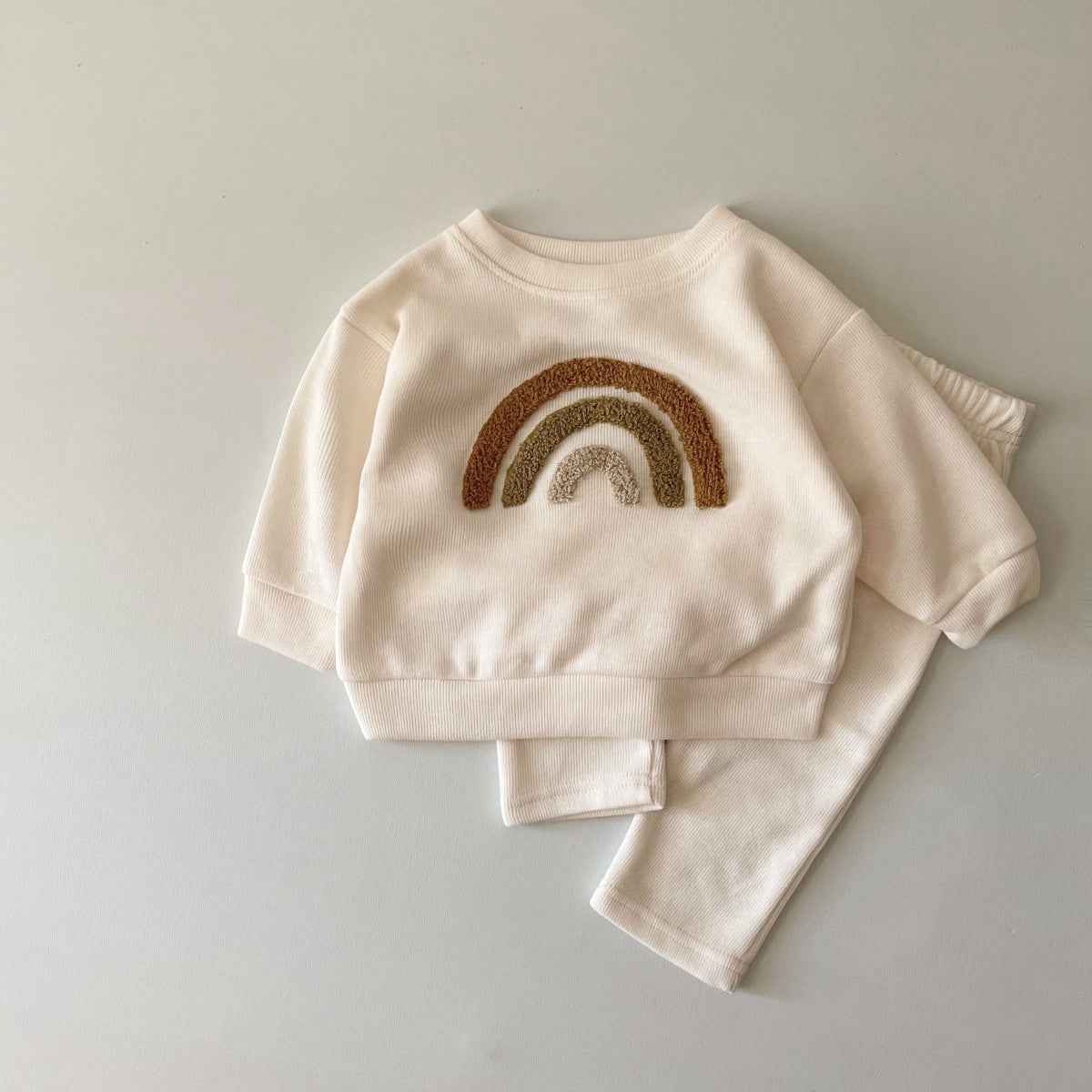 Embroidered Baby Lounge Set – “Hey Cutie” & Rainbow 2-Piece Outfit