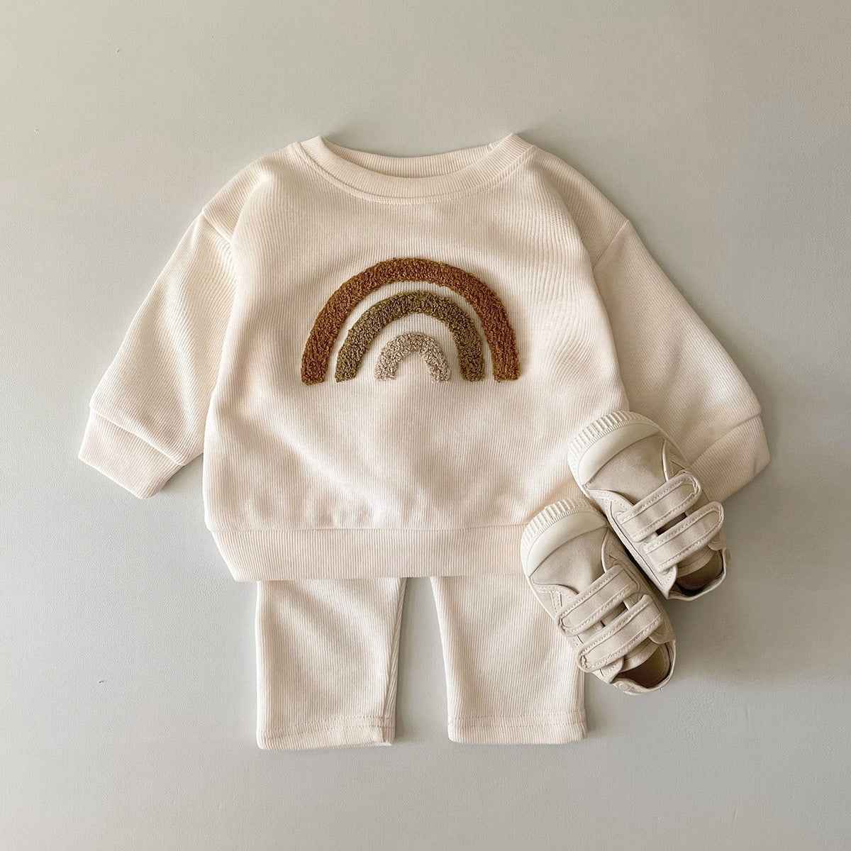 Embroidered Baby Lounge Set – “Hey Cutie” & Rainbow 2-Piece Outfit