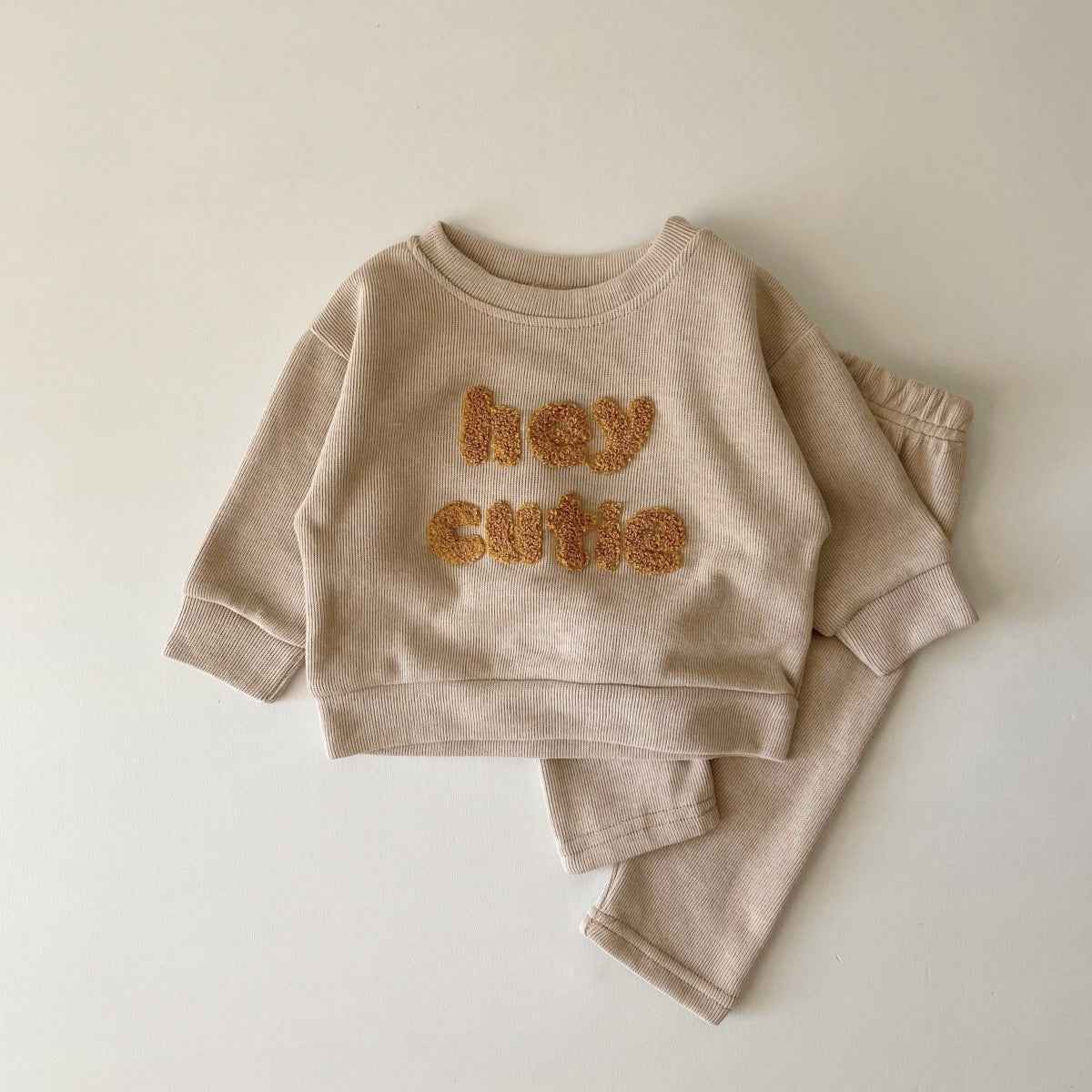 Embroidered Baby Lounge Set – “Hey Cutie” & Rainbow 2-Piece Outfit