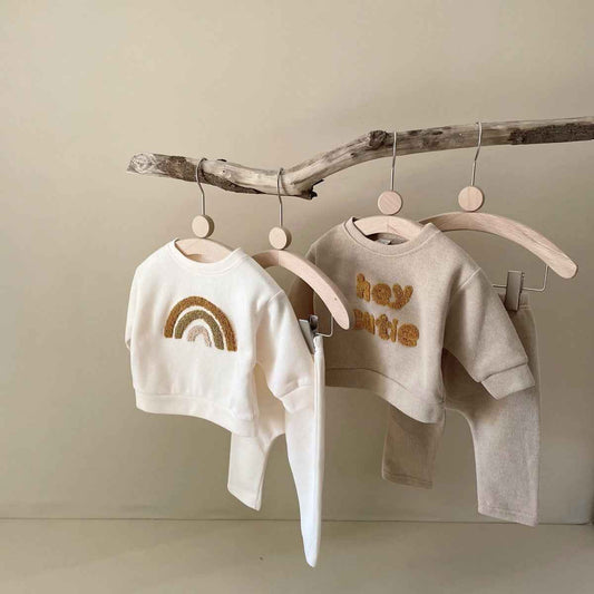 Embroidered Baby Lounge Set – “Hey Cutie” & Rainbow 2-Piece Outfit